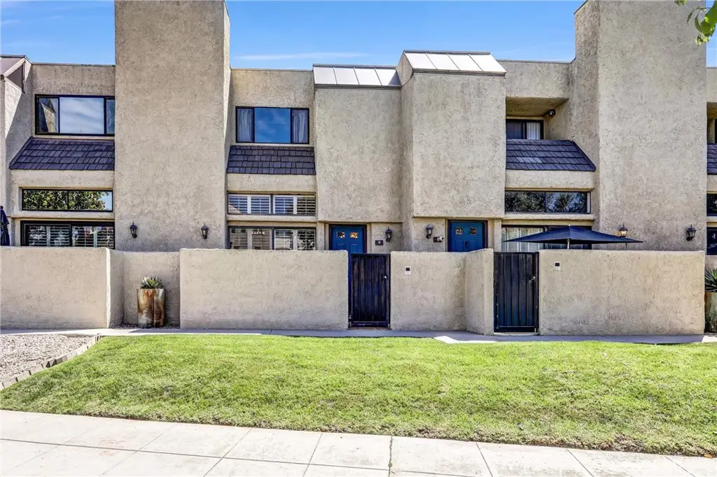 984 W Riverside Drive #9, Burbank, CA 91506 - #1