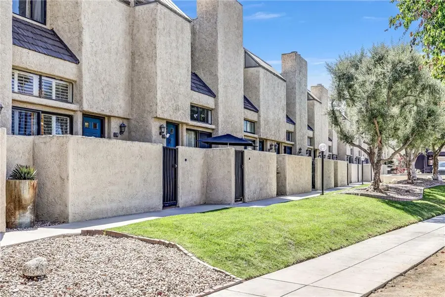 984 W Riverside Drive #9, Burbank, CA 91506 - #2