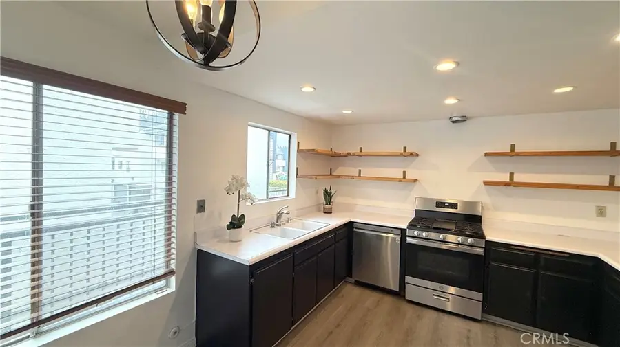 12380 Chandler Boulevard #B, Valley Village, CA 91607 - #2