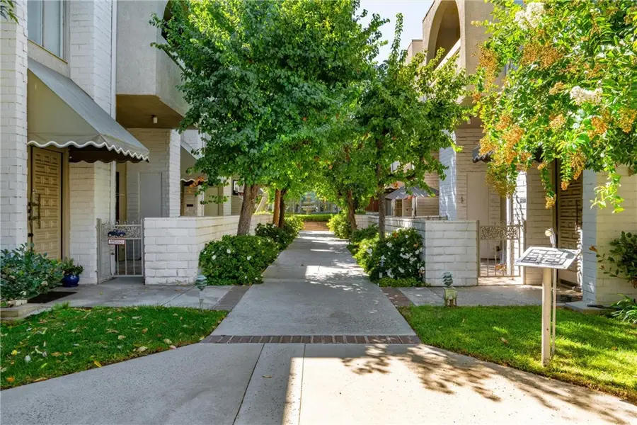 5335 White Oak Avenue #A, Encino, CA 91316 - #3