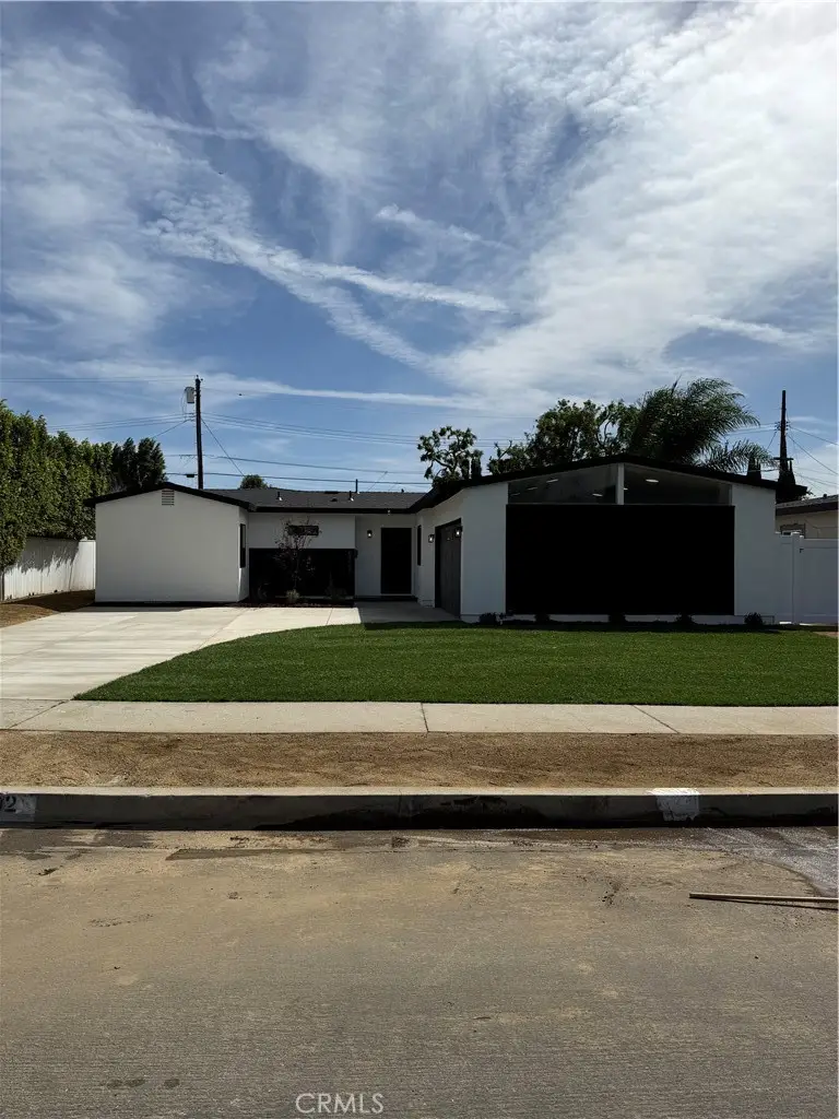 6902 Lasaine Avenue, Lake Balboa, CA 91406 - #2