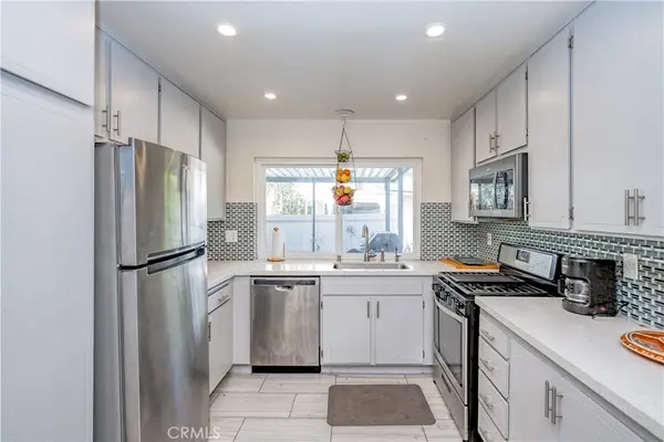 26333 Long Oak Drive, Newhall, CA 91321