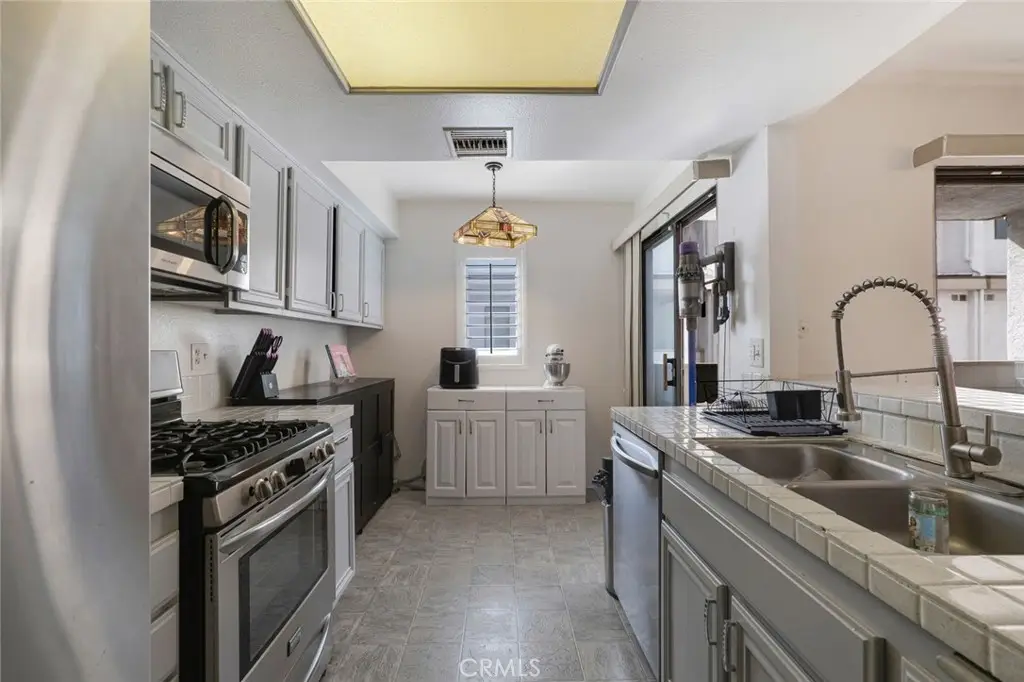 10231 Independence #C17, Chatsworth, CA 91311 - #1