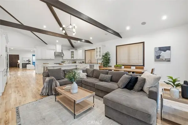 22953 Oxnard Street, Woodland Hills, CA 91367