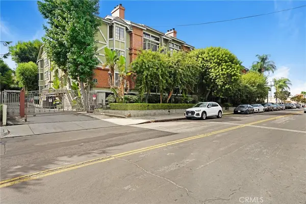 18324 Clark #119, Tarzana, CA 91356