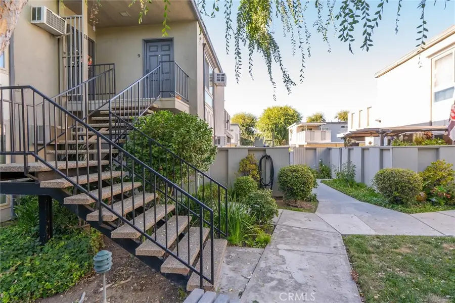 6041 Fountain Park Street #9, Woodland Hills, CA 91367 - #2