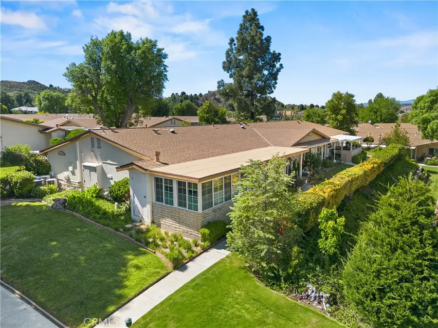 26835 Avenue Of The Oaks #B, Newhall, CA 91321 - #2