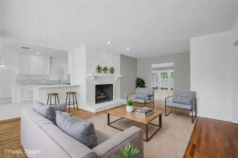 5733 Oakdale Avenue, Woodland Hills, CA 91367 - #2