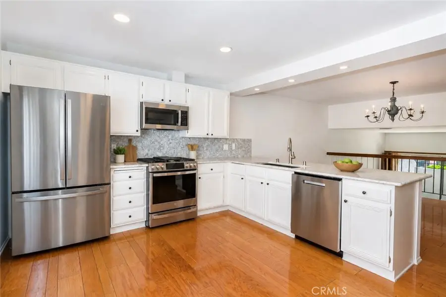 18344 Collins Street #A, Tarzana, CA 91356 - #2