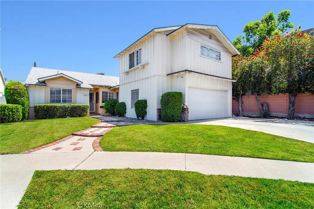 5300 Garden Grove Avenue, Tarzana, CA 91356 - #1