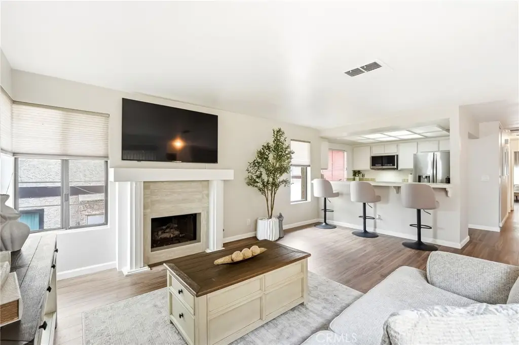 7255 Balboa #20, Lake Balboa, CA 91406 - #1