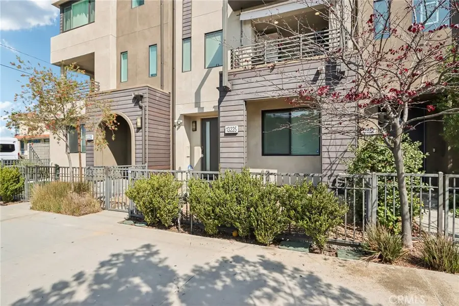 13225 Victory Boulevard, Valley Glen, CA 91401 - #2