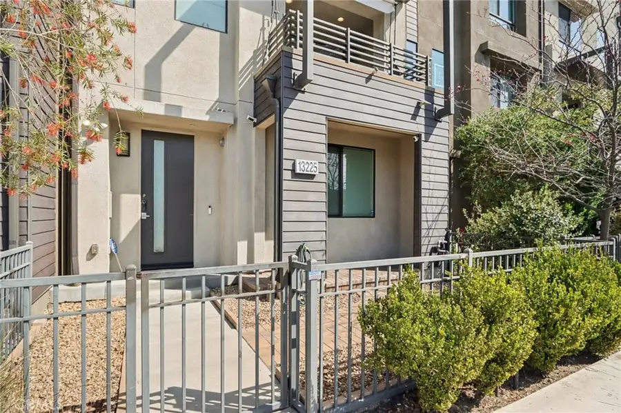 13225 Victory Boulevard, Valley Glen, CA 91401 - #3