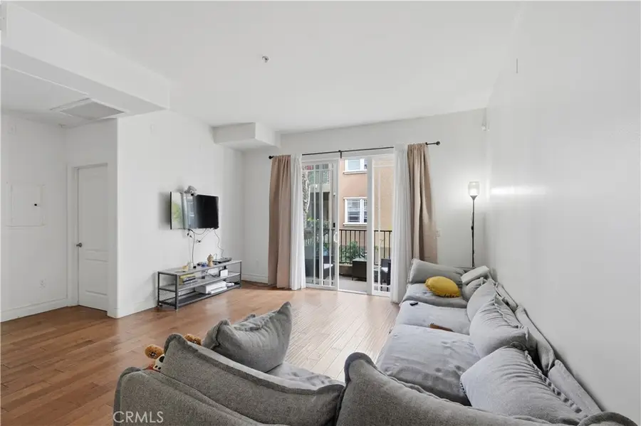 917 S New Hampshire #301, Los Angeles, CA 90006 - #2
