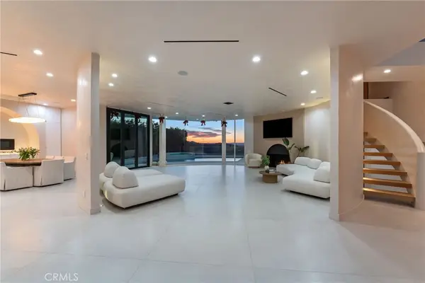 8045 Mulholland Drive, Los Angeles, CA 90046