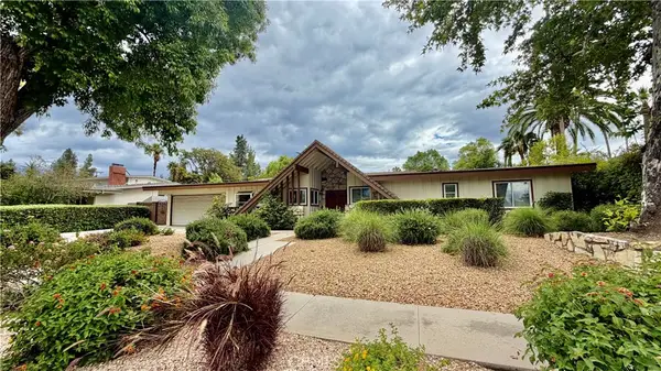 22430 Collins, Woodland Hills, CA 91367