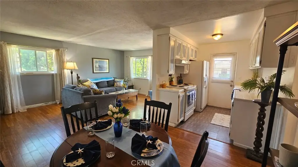 1267 Chalmette, San Buenaventura Ventura, CA 93003 - #1