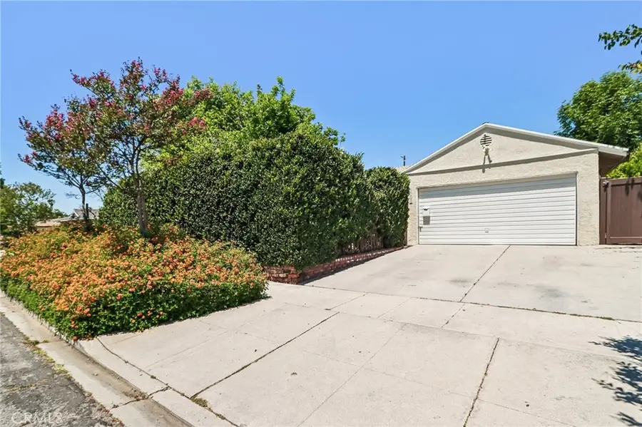 18937 Sylvan Street, Tarzana, CA 91335 - #2