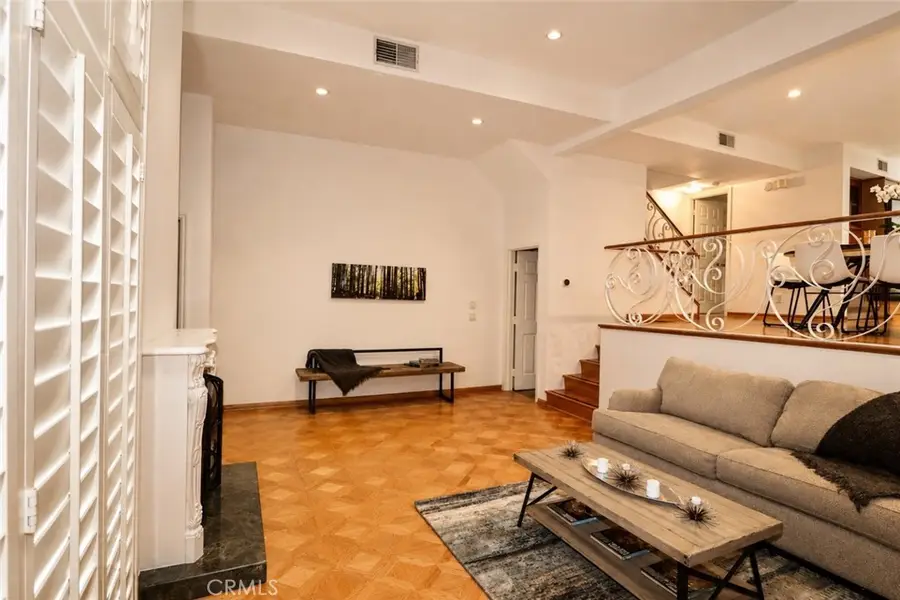 6207 1/2 Nita, Woodland Hills, CA 91367 - #3
