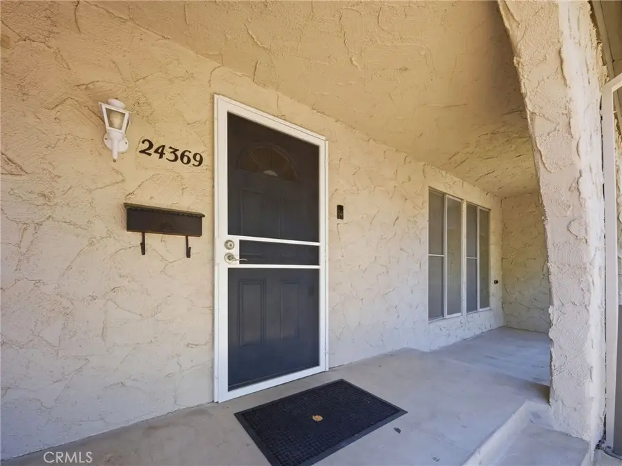 24369 La Glorita, Newhall, CA 91321 - #2