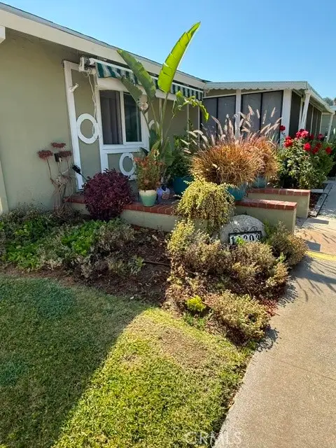 19203 Avenue Of The Oaks, Newhall, CA 91321 - #2