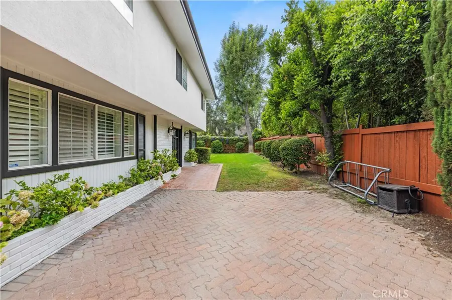 5943 Salamea Avenue, Woodland Hills, CA 91367 - #3