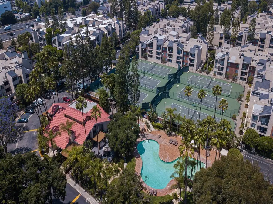 5550 Owensmouth #104, Woodland Hills, CA 91367 - #2