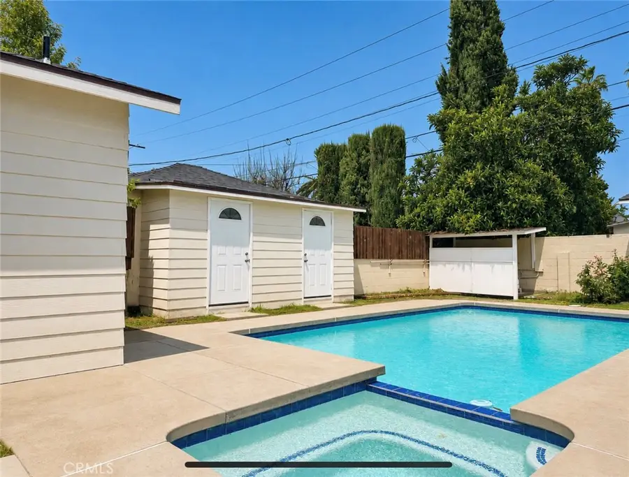 17321 Gilmore, Lake Balboa, CA 91406 - #2