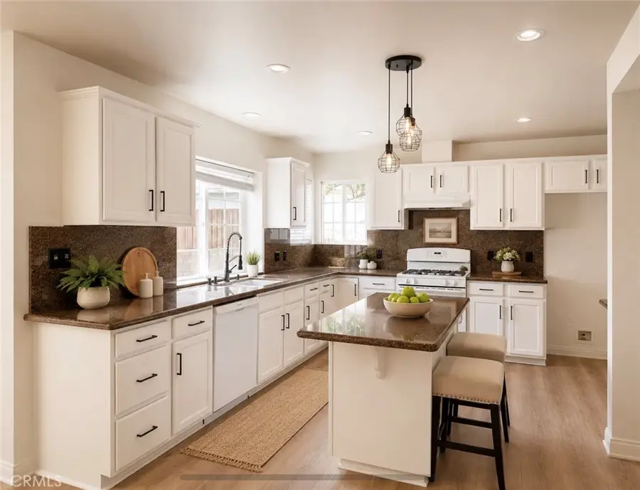 17321 Gilmore, Lake Balboa, CA 91406 - #3
