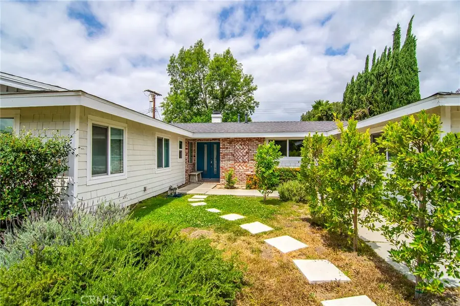 20643 Clarendon Street, Woodland Hills, CA 91367 - #2