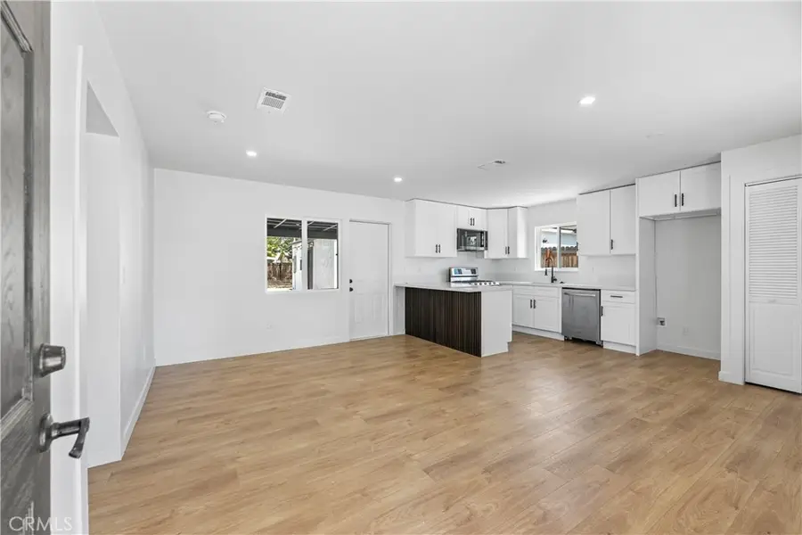 45040 Redwood Avenue, Lancaster, CA 93534 - #2
