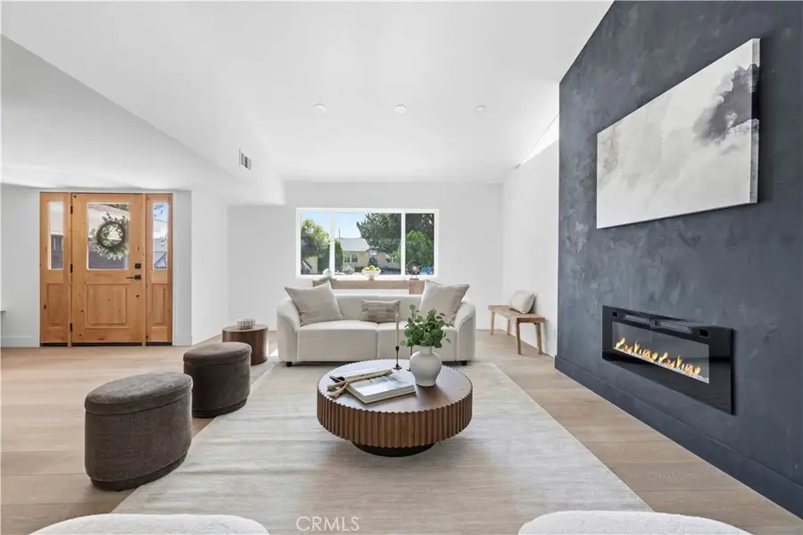 6646 Petit Avenue, Lake Balboa, CA 91406 - #2