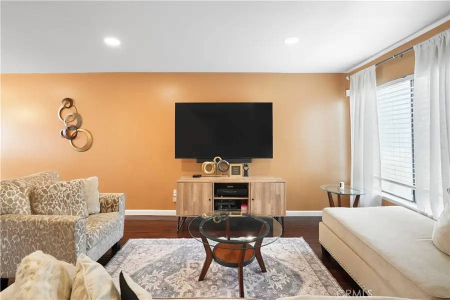11401 Berendo Avenue #6, Los Angeles, CA 90044 - #2