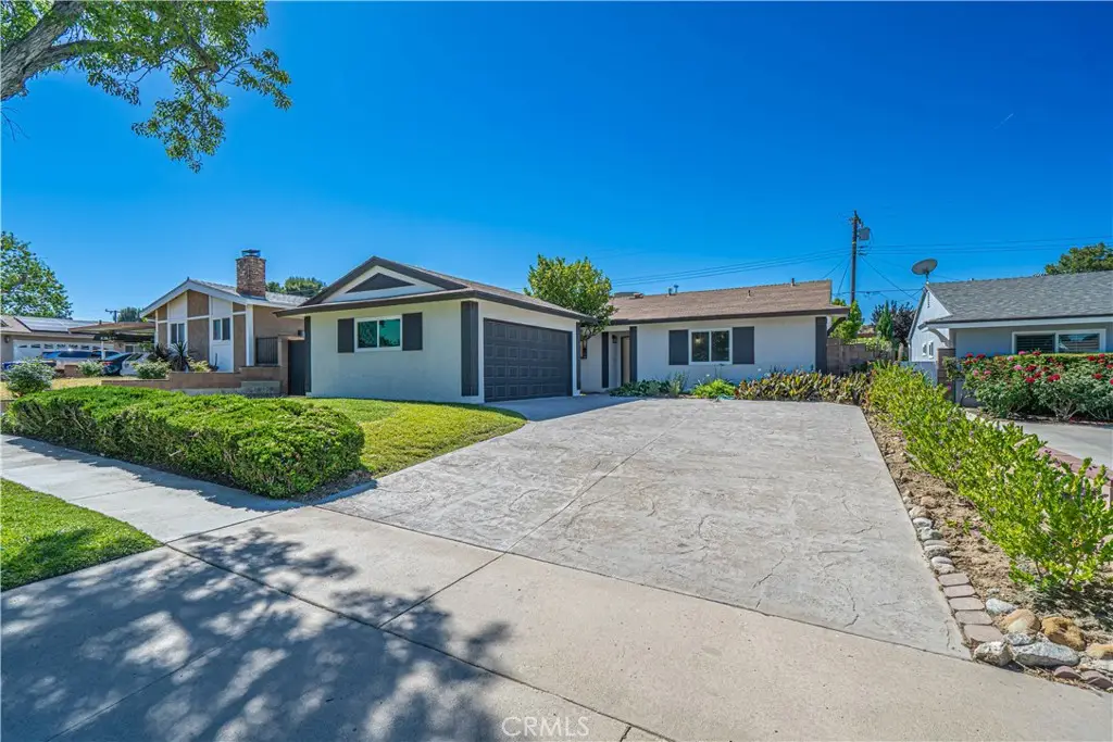 22514 Los Tigres, Saugus, CA 91350 - #1