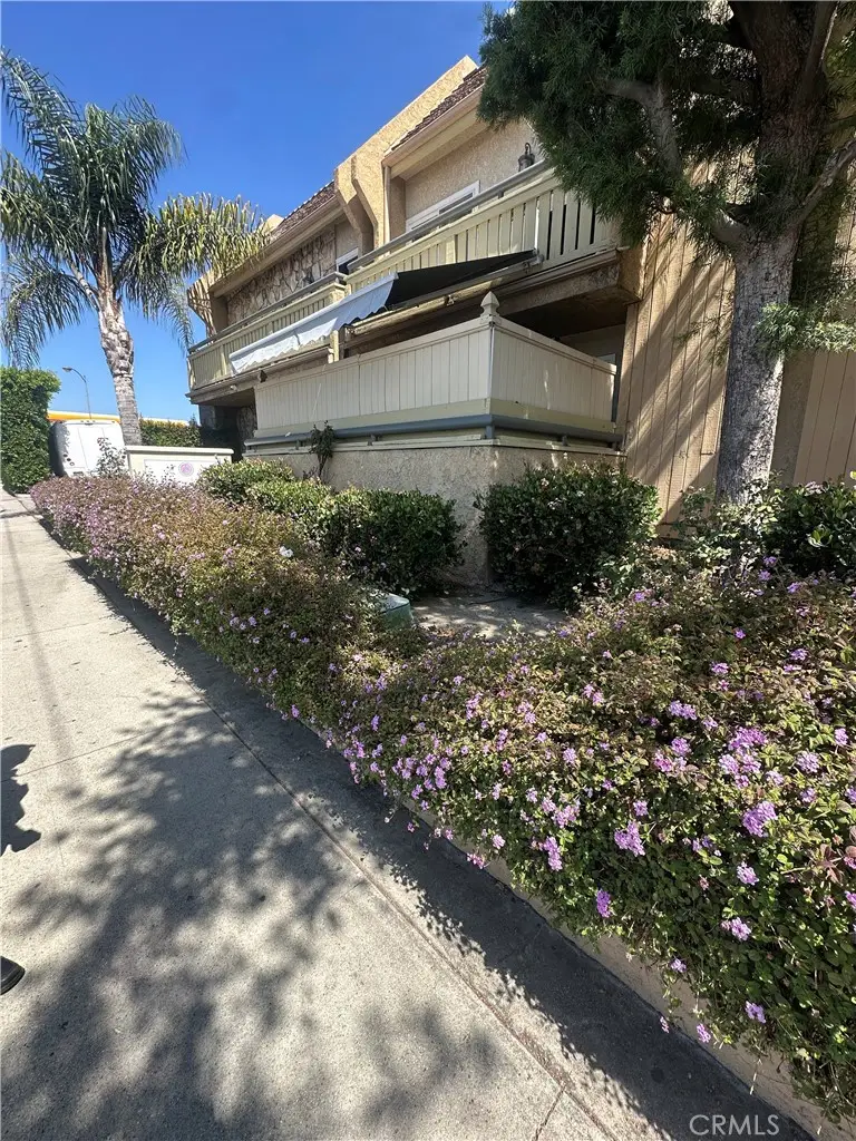 1620 N San Fernando #27, Burbank, CA 91504 - #3