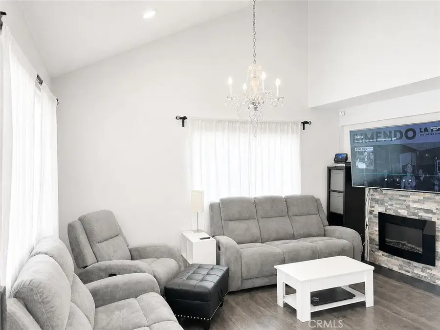 9946 Owensmouth #9, Chatsworth, CA 91311 - #2