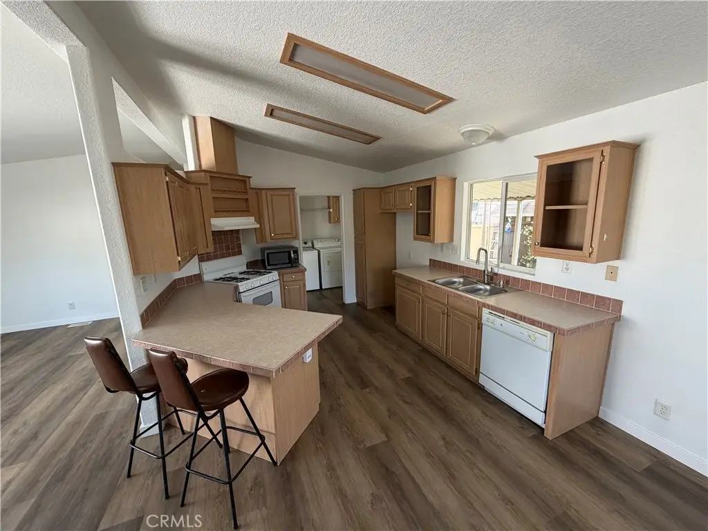 10900 Sepulveda #23, San Fernando, CA 91345 - #1