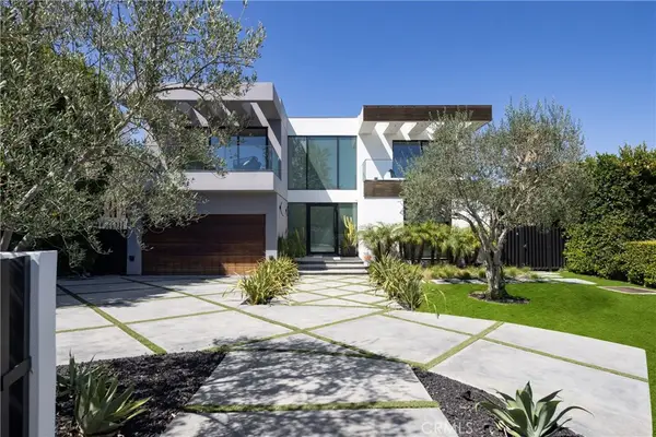 7107 Macapa Drive, Los Angeles, CA 90068
