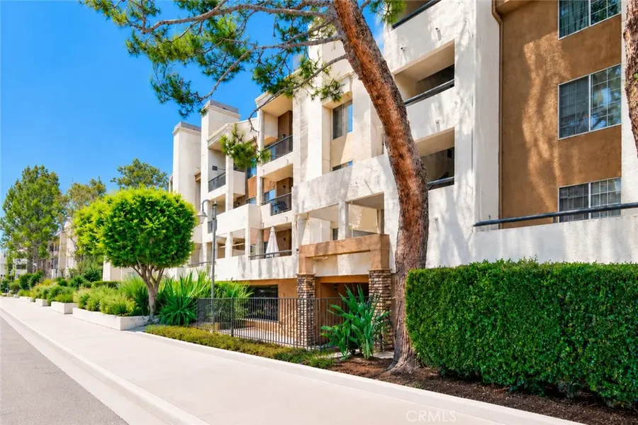 5520 Owensmouth Avenue #117, Woodland Hills, CA 91367 - #3