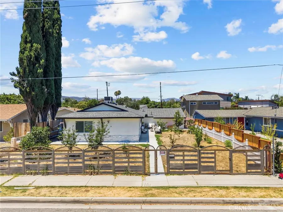 23817 Victory Boulevard, West Hills, CA 91307 - #2