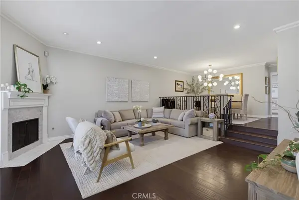 21901 Burbank, Woodland Hills, CA 91367