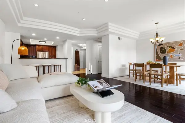 12044 Hoffman #303, Studio City, CA 91604