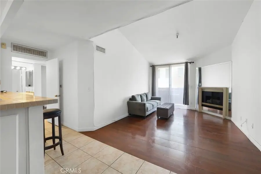 5143 Bakman #417, North Hollywood, CA 91601 - #2