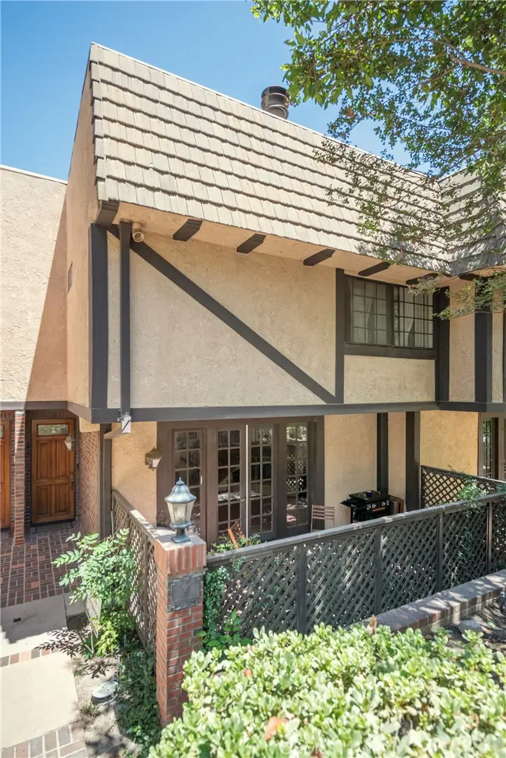 24420 Victory, Woodland Hills, CA 91367 - #1