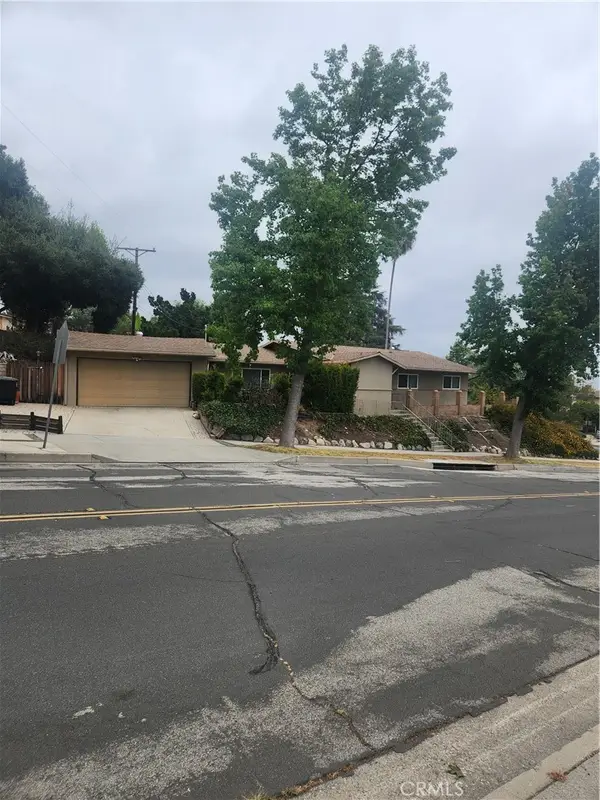 4600 Lauderdale Ave., La Crescenta, CA 91212