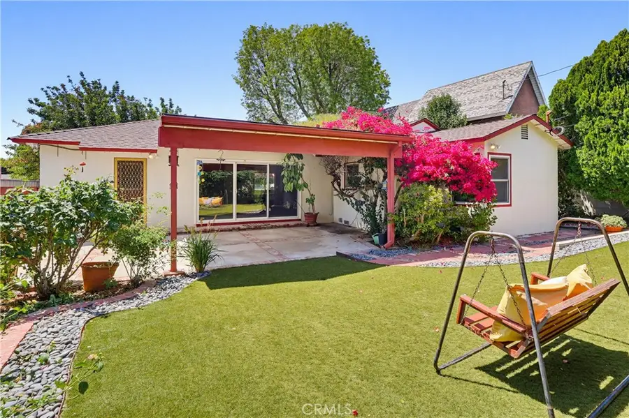 7508 Paso Robles Avenue, Lake Balboa, CA 91406 - #3