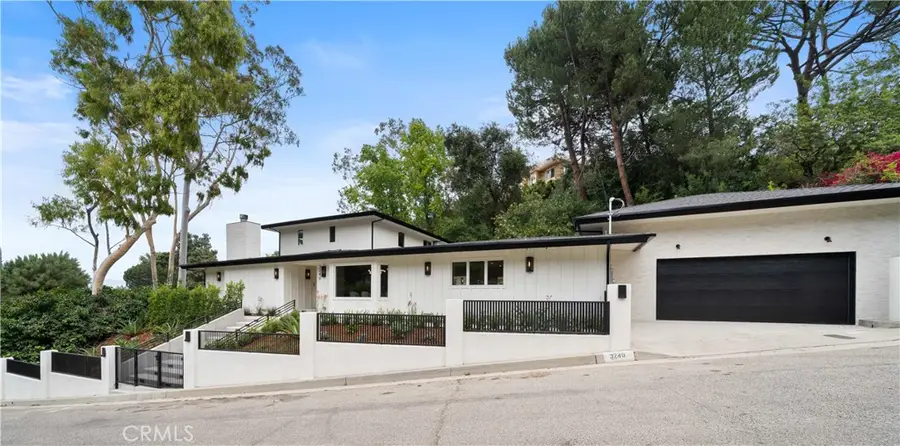 3240 Longridge Avenue, Sherman Oaks, CA 91423 - #2