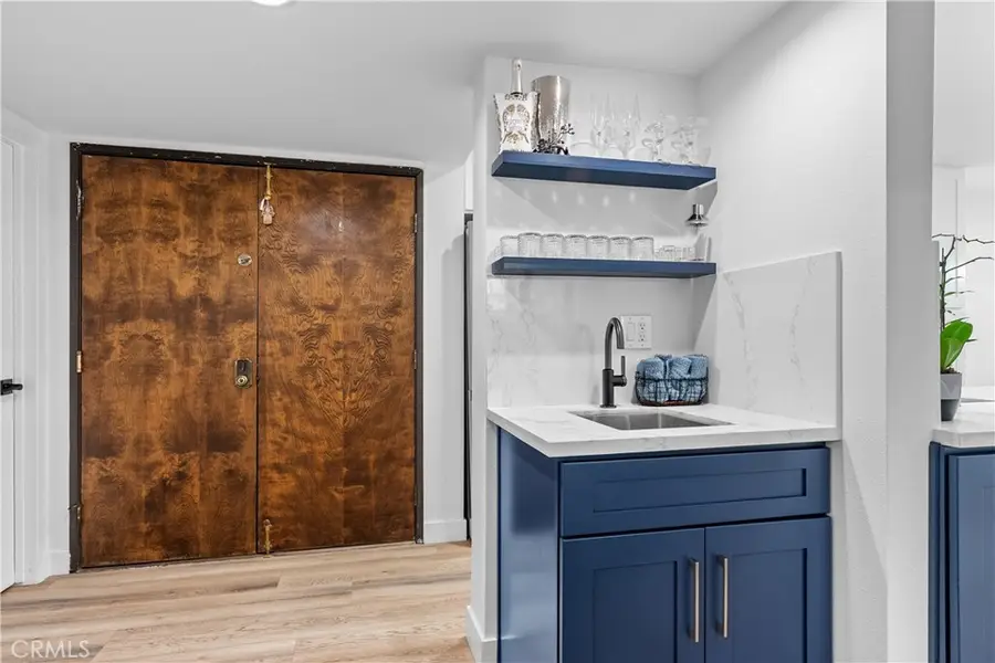 5325 Lindley Avenue #106, Tarzana, CA 91356 - #2