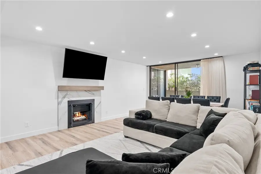 5325 Lindley Avenue #106, Tarzana, CA 91356 - #3
