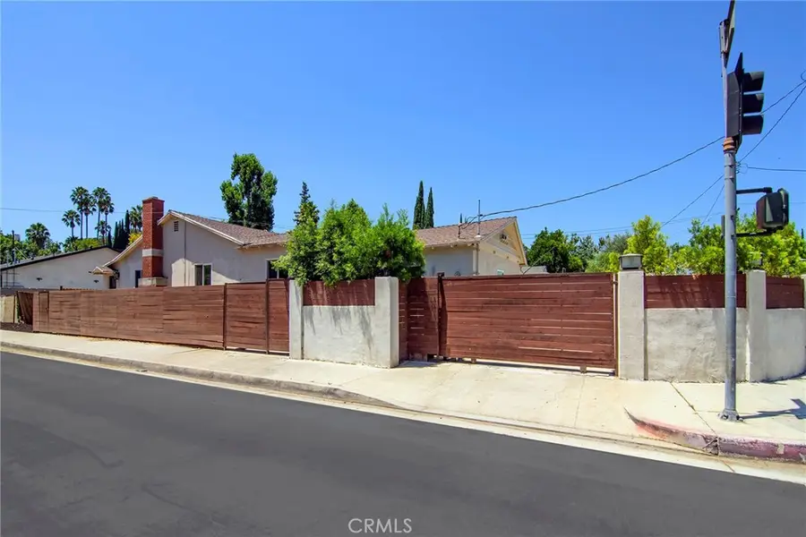 22602 Victory Boulevard, Woodland Hills, CA 91367 - #3
